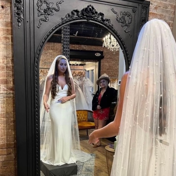 COPY - Ivory Wedding Veil with Pearls - Picture 7 of 11